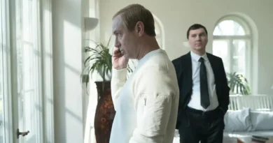 Crítica de «El mago del Kremlin» de Olivier Assayas (2026)