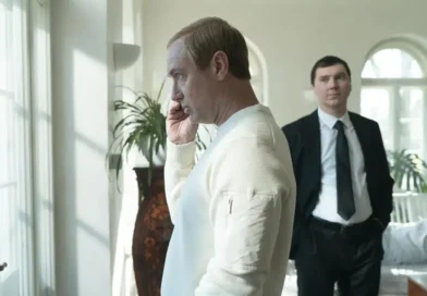 Crítica de «El mago del Kremlin» de Olivier Assayas (2026)