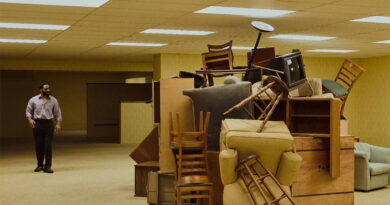 Crítica de «Backrooms: sin salida» de Kane Parsons (2026)